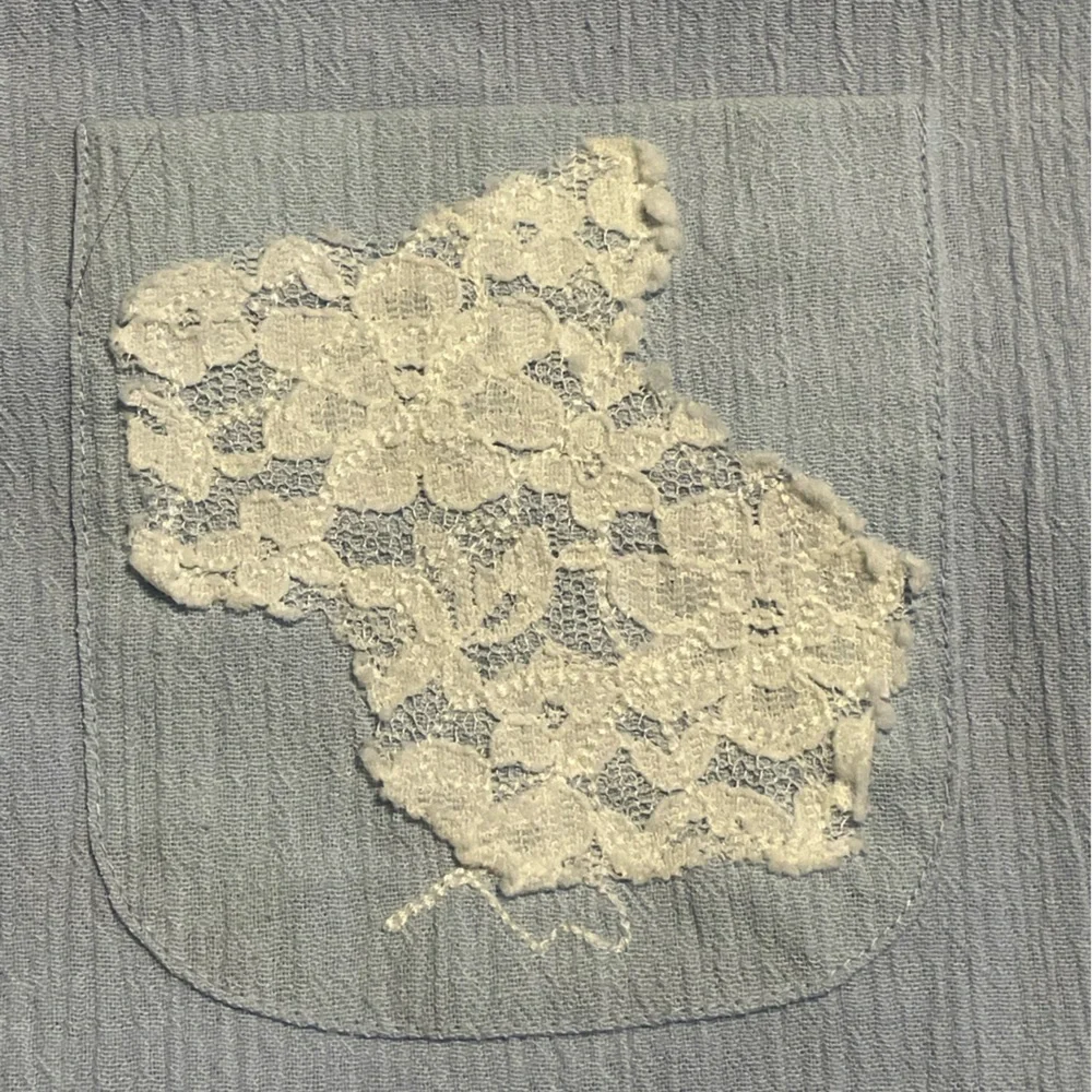 Vintage blue bunny womens size medium/large button down blouse - Picture 4 of 7